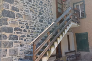 Casa su 4 livelli di cui 3 ristrutturati.