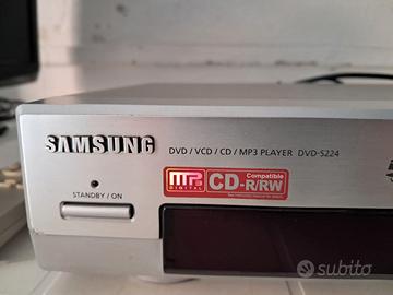Lettore DVD Samsung DVD-S224 Argento. Supporta la