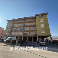 CAPANNONE CON MAGAZZINO