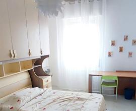Camera ampia in appartamento ristrutturato