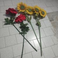 Fiori lunghi finti 2 rose e 4 girasoli 