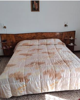 Letto matrimoniale con testata