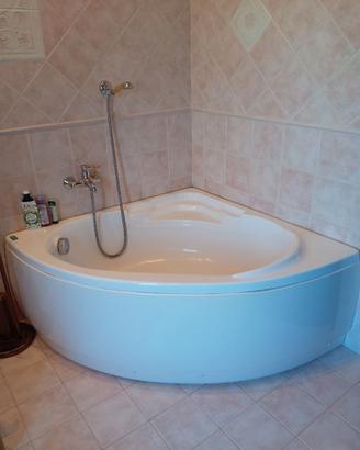 Vasca angolare in resina