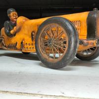 Bugatti giocattolo datato