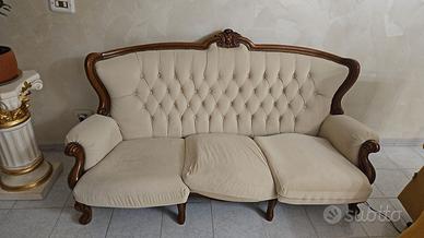 Divano in legno e velluto