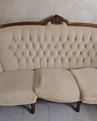 Divano in legno e velluto