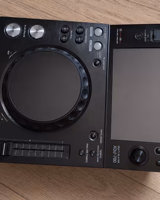 Setup DJ -  2x XDJ‑700 + mixer Reloop + Yamaha HS4