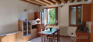 RIF.LLMS1 - BILOCALE RISTRUTTURATO CON GARAGE CEN