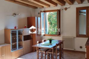 RIF.LLMS1 - BILOCALE RISTRUTTURATO CON GARAGE CEN