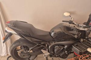 Yamaha FZ6 600 (98 CV) - Solo 20.000 km originali