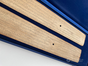 Foglie del destino iscrizione antica