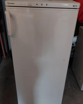 CONGELATORE marca INDESIT 