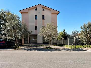 Gallicano nel lazio-viale aldo moro: locale