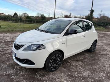 Lancia Ypsilon 1.0 FireFly 5 porte S&S Hybrid Ecoc