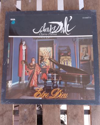 3 dischi in vinile intitolato SALVADOR DALI