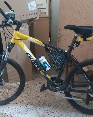 Bici mountain bike Giant bicicletta giallo nero
