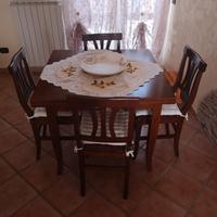 Vetrina e tavolo arte povera come nuovi 