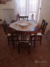 Vetrina e tavolo arte povera come nuovi 