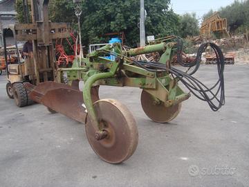 Aratri trainati usati