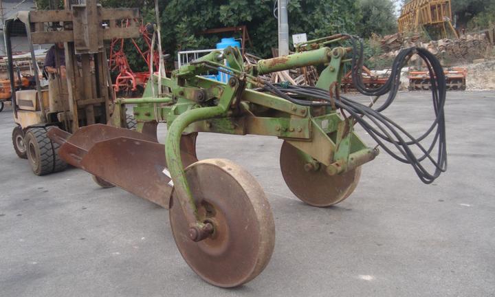 Aratri trainati usati