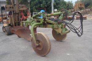 Aratri trainati usati