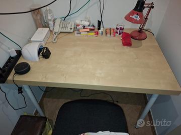 Scrivania Ikea in rovere chiaro