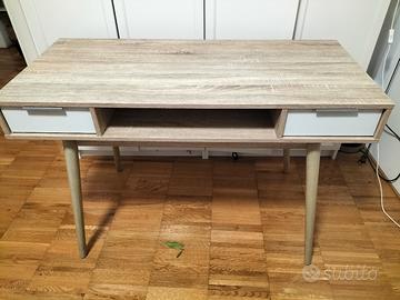 Scrivania stile svedese