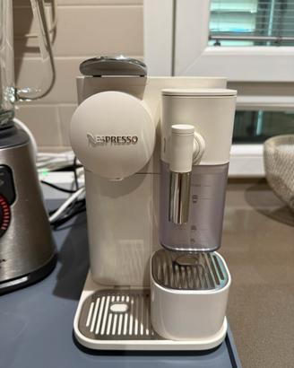 Macchina caffè Nespresso Lattissima One