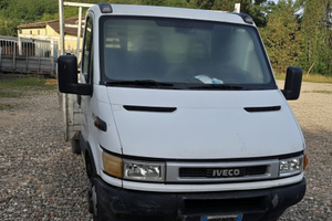 IVECO Daily furgone con cassone fisso