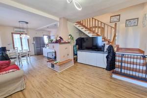 Rustico / Casale di 220 m² con più di 5 locali e b