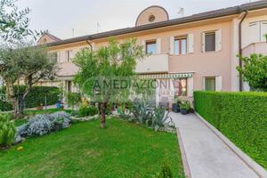 Villetta a schiera di 141 m² con più di 5 locali e
