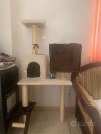 Tiragraffi multipiano usato per gatti-
