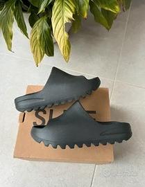 Yeezy Slide 37