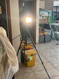 Faretto con treppiedi professionale 150w