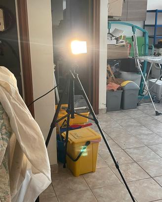Faretto con treppiedi professionale 150w