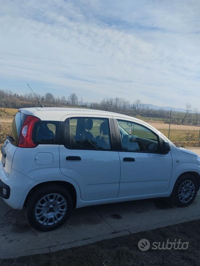 Bracciolo Fiat Panda portaoggetti Pelle nera - Accessori Auto In vendita a  Napoli