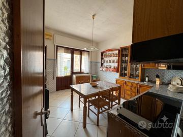 Semi Indipendente con Cortile e Balconi