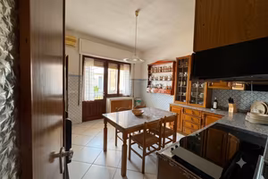 Semi Indipendente con Cortile e Balconi