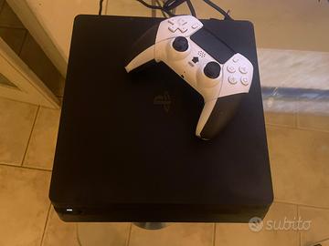 PS4 Slim nera con controller
