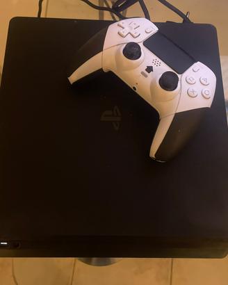 PS4 Slim nera con controller