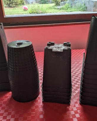 Vasi in plastica per piante carnivore