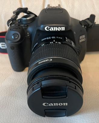 Fotocamera canon eos 600D+Obbiettivo EF-S 18-55mm