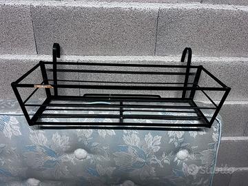 Fioriera da balcone in ferro battuto