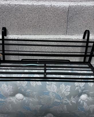 Fioriera da balcone in ferro battuto