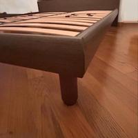 Letto matrimoniale con testiera e doghe in legno