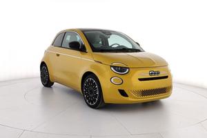 Fiat 500 Berlina Hybrid La Prima