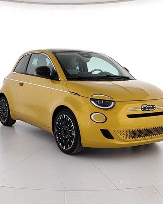 Fiat 500 Berlina Hybrid La Prima