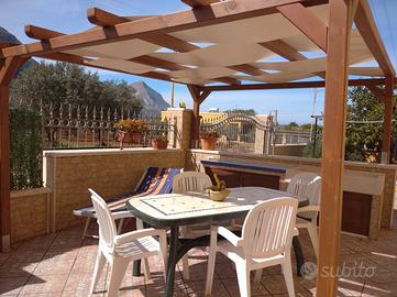 Casa al mare con giardino e parcheggio auto