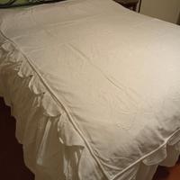 Copriletto matrimoniale ricamato a mano