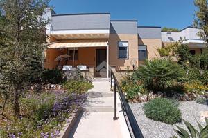 VILLA A SCHIERA A CASSANO DELLE MURGE